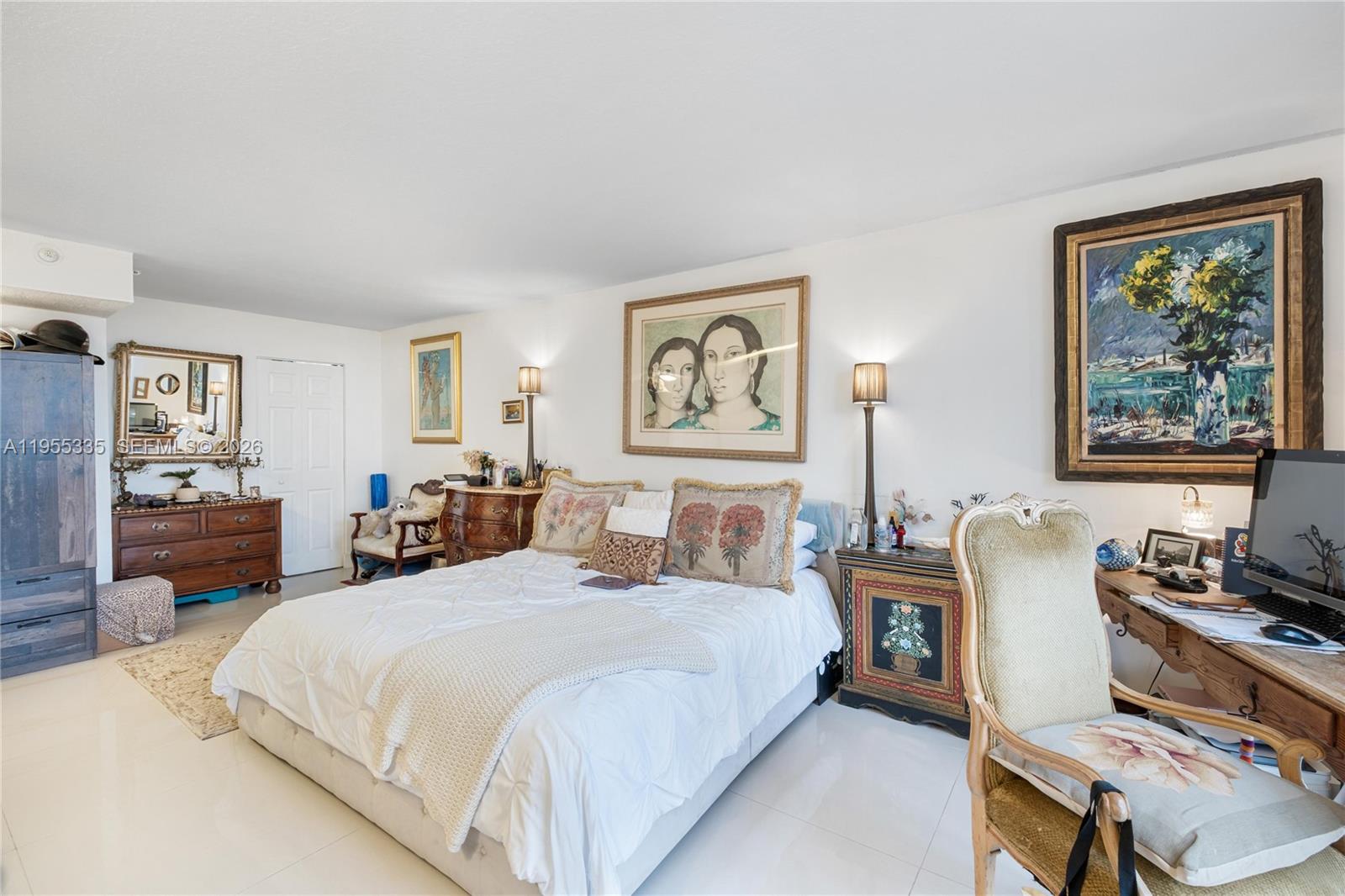 TOWERS OF QUAYSIDE CONDO - Residential