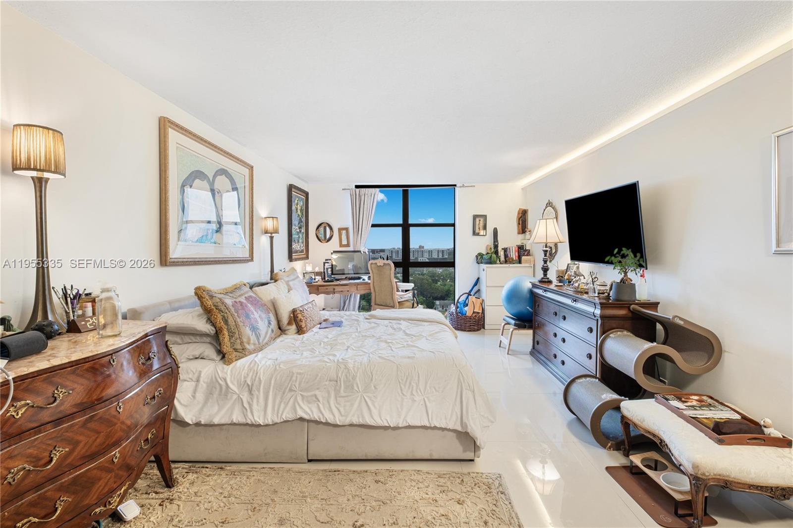 TOWERS OF QUAYSIDE CONDO - Residential