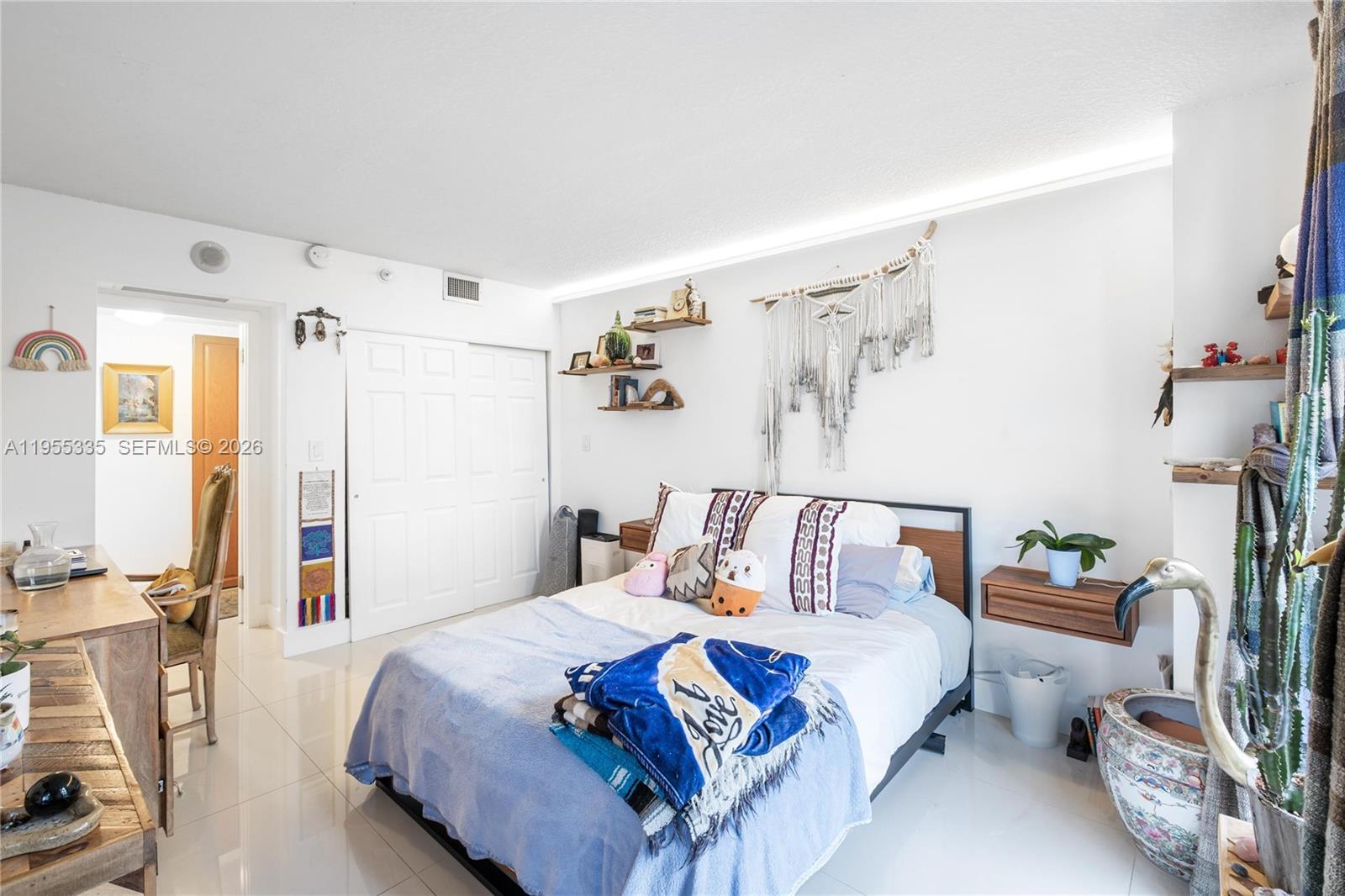 TOWERS OF QUAYSIDE CONDO - Residential