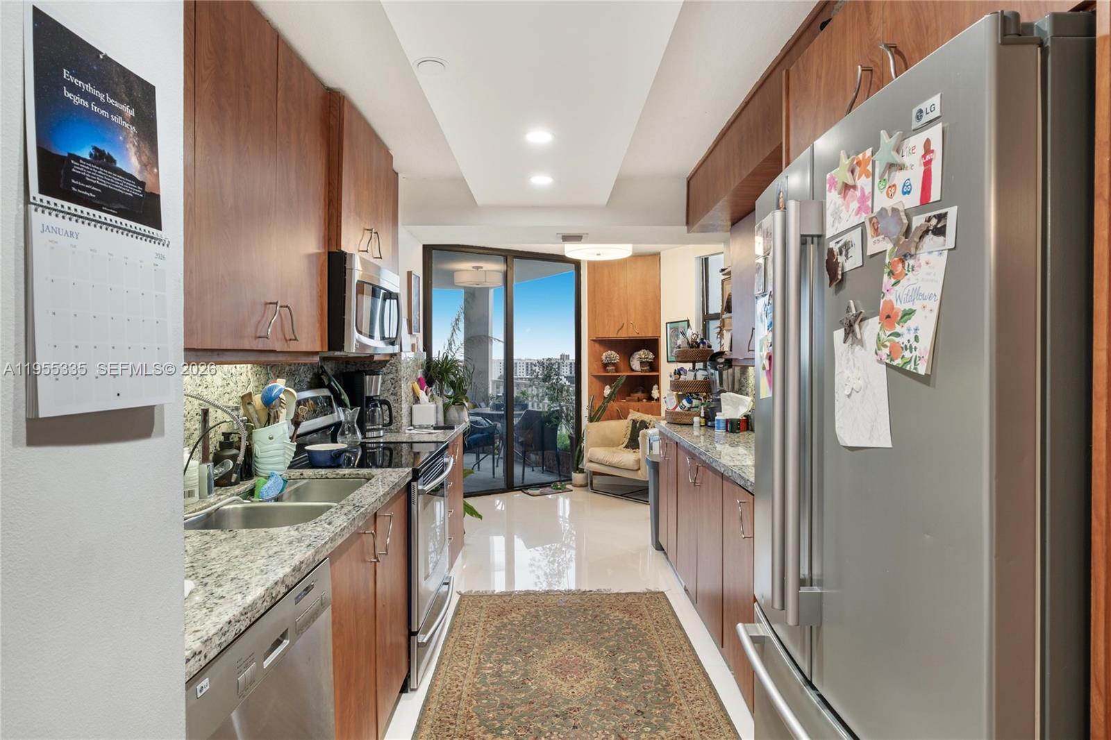 TOWERS OF QUAYSIDE CONDO - Residential