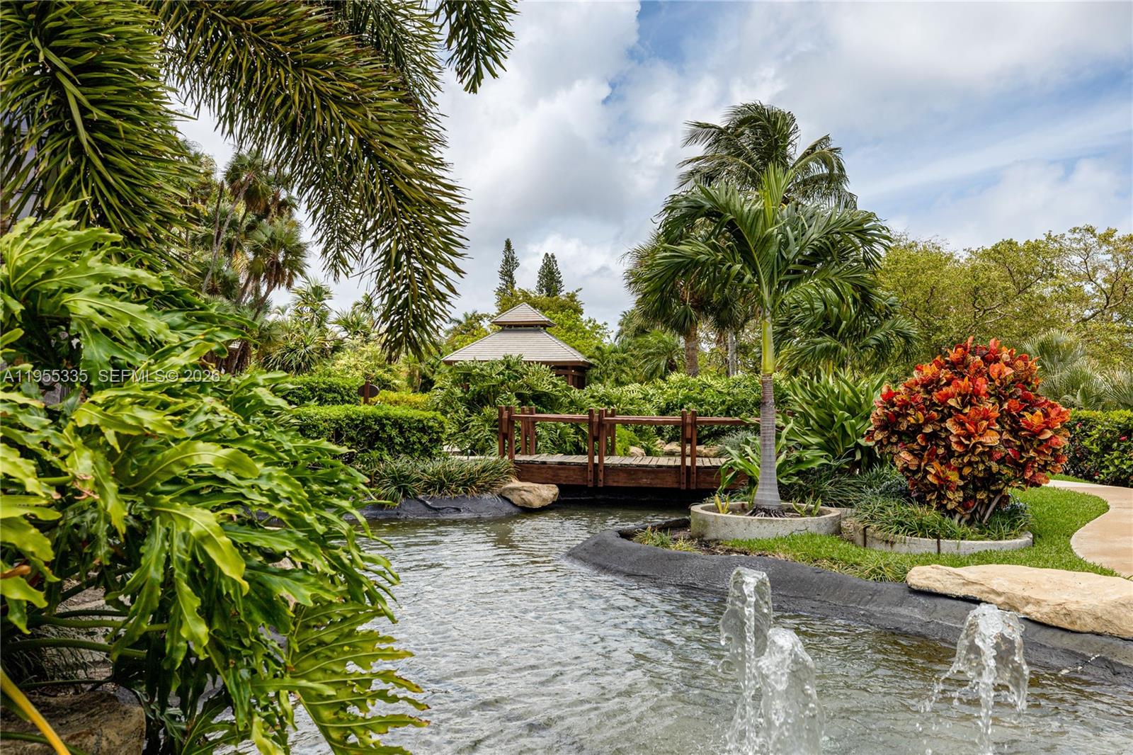 TOWERS OF QUAYSIDE CONDO - Residential