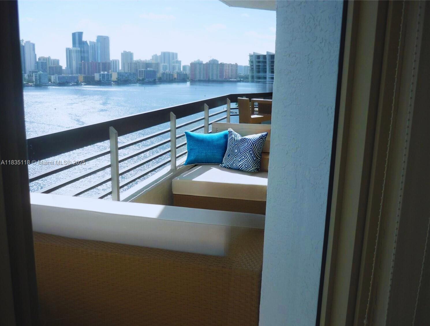 MYSTIC POINTE TOWER 500 C - Residential