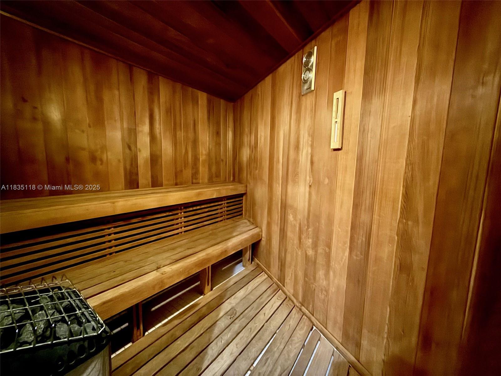 MYSTIC POINTE TOWER 500 C - Residential