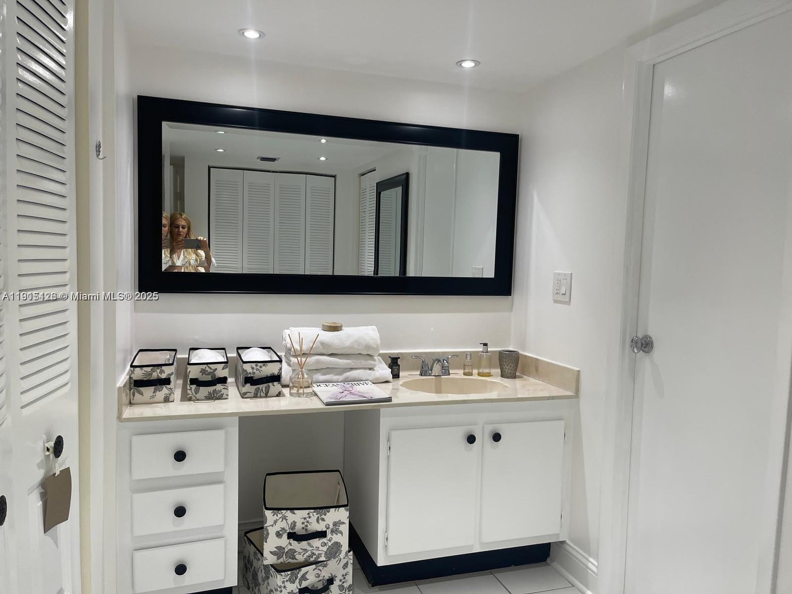 CORONADO CONDO- TOWER II - Residential Lease