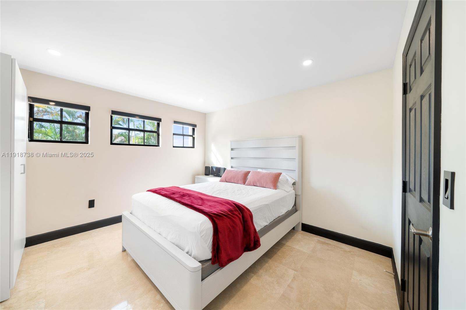 LAKES OF THE MEADOW SEC 4 - Residential Lease