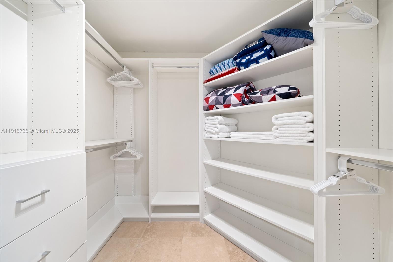 LAKES OF THE MEADOW SEC 4 - Residential Lease