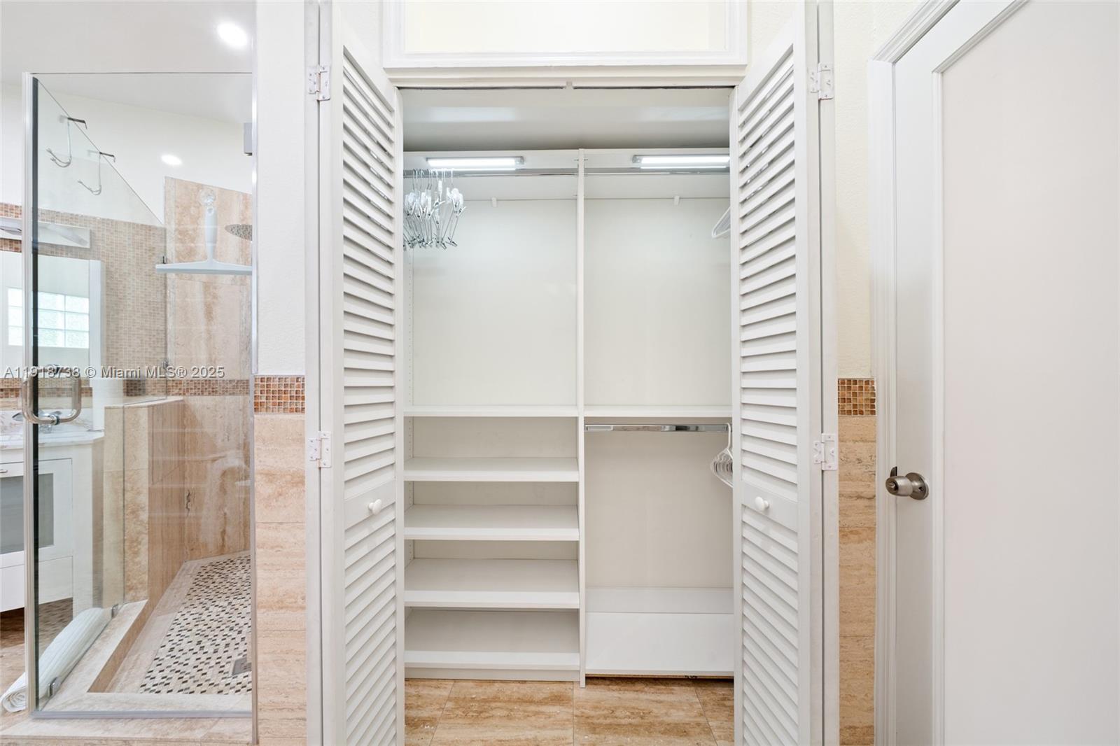 LAKES OF THE MEADOW SEC 4 - Residential Lease