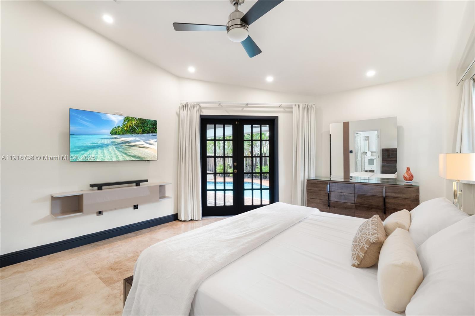 LAKES OF THE MEADOW SEC 4 - Residential Lease