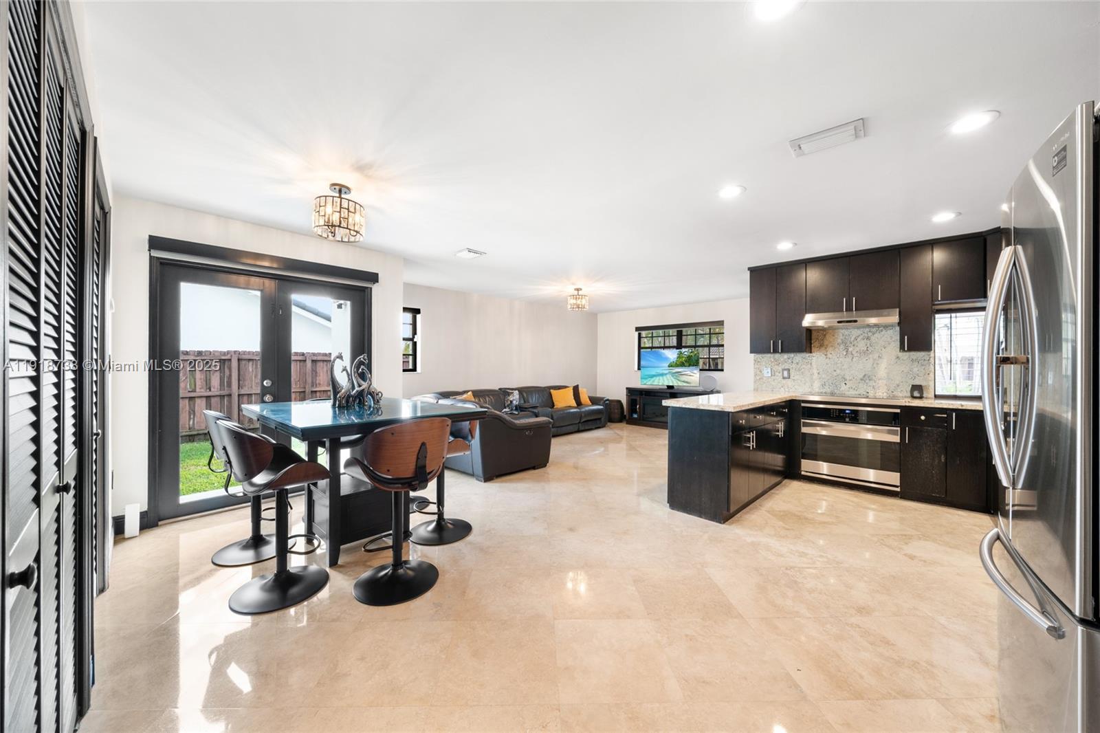 LAKES OF THE MEADOW SEC 4 - Residential Lease