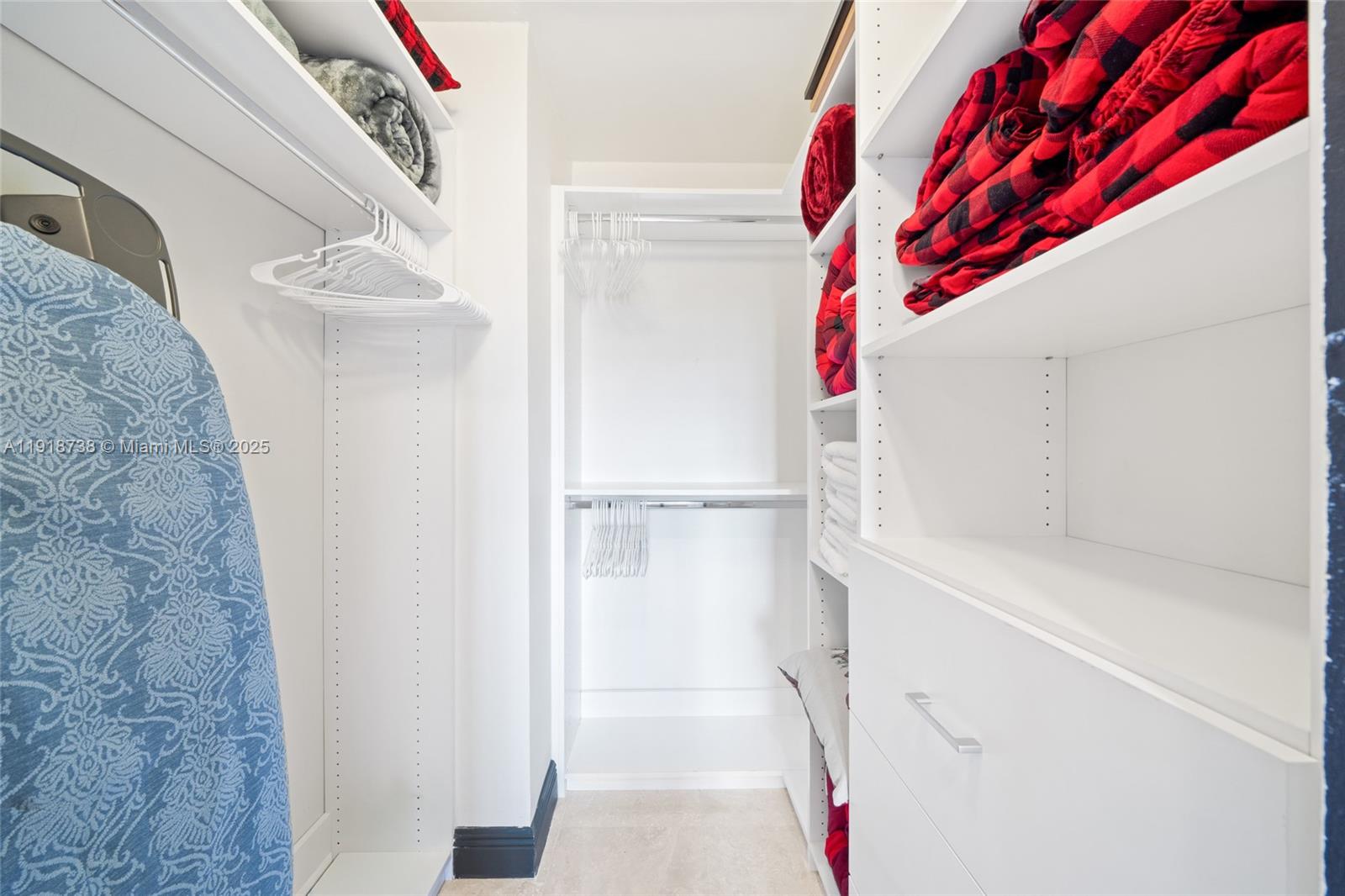 LAKES OF THE MEADOW SEC 4 - Residential Lease