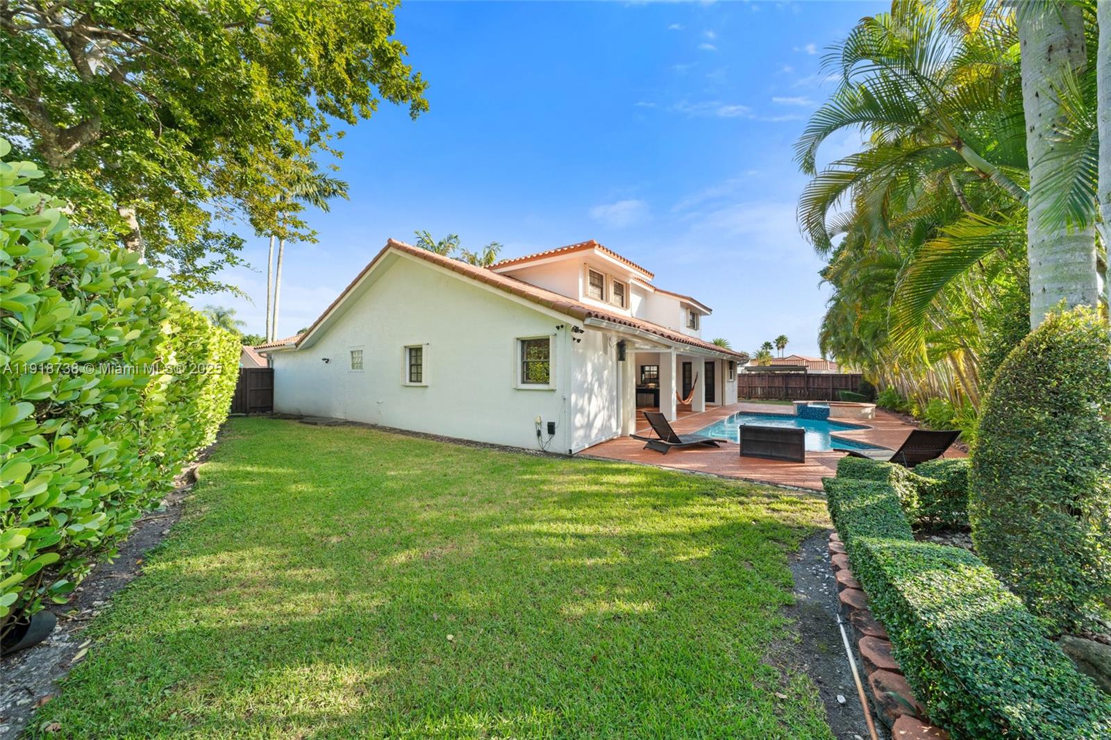 LAKES OF THE MEADOW SEC 4 - Residential Lease