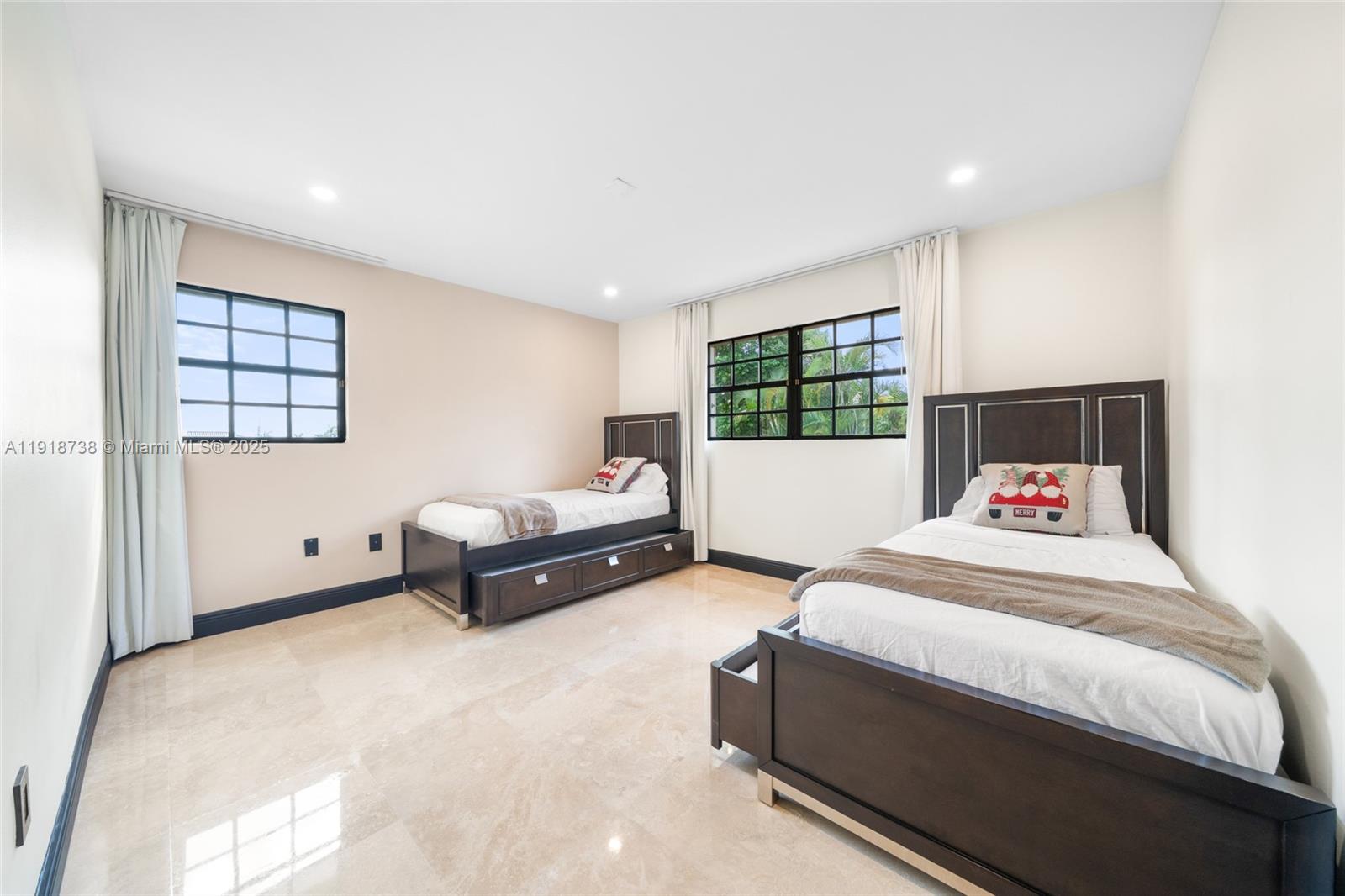 LAKES OF THE MEADOW SEC 4 - Residential Lease