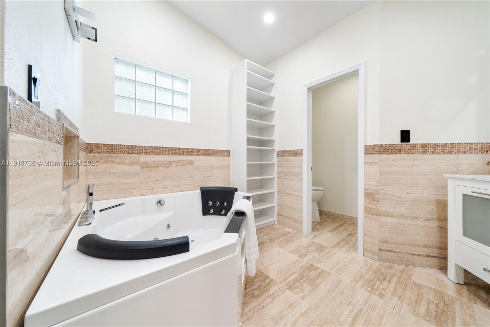 LAKES OF THE MEADOW SEC 4 - Residential Lease