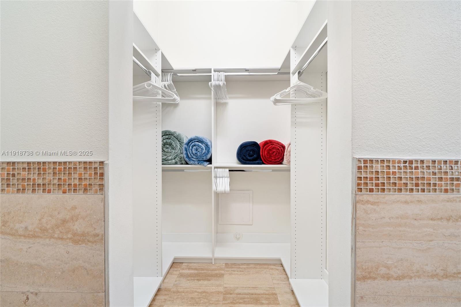 LAKES OF THE MEADOW SEC 4 - Residential Lease