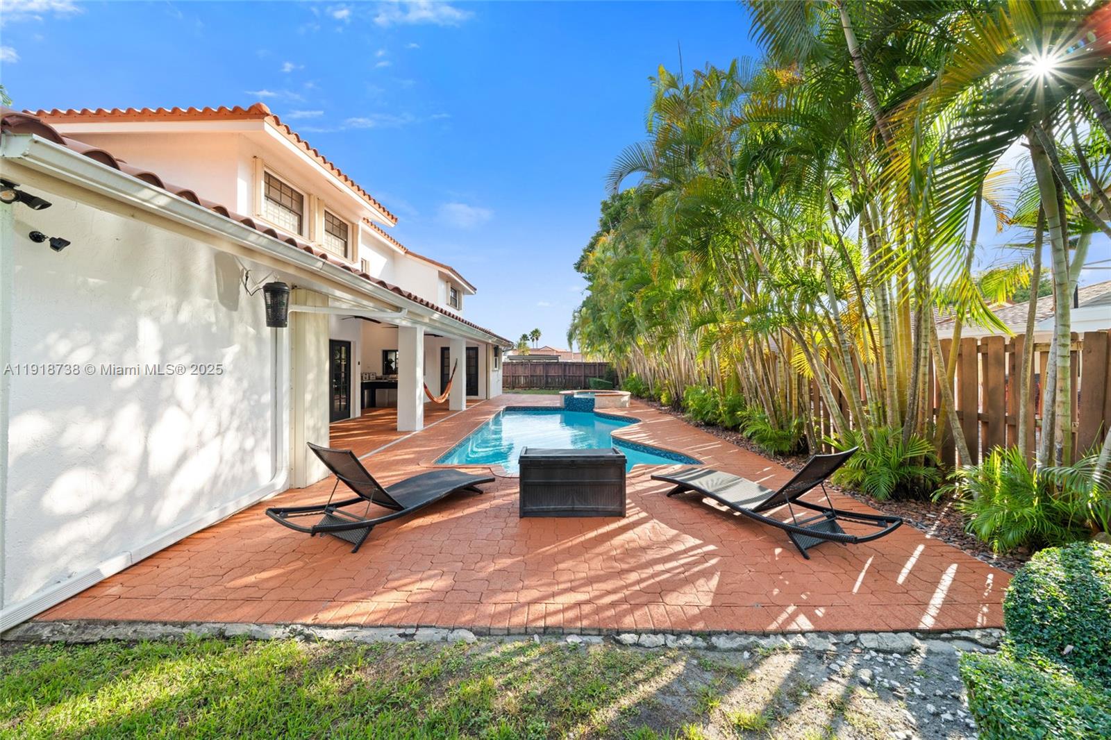 LAKES OF THE MEADOW SEC 4 - Residential Lease