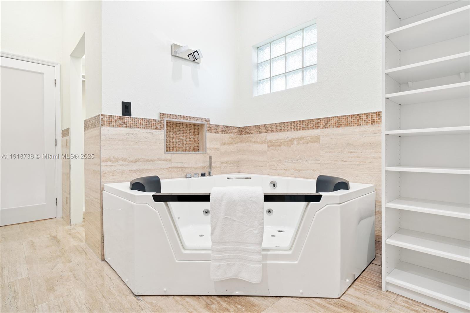 LAKES OF THE MEADOW SEC 4 - Residential Lease