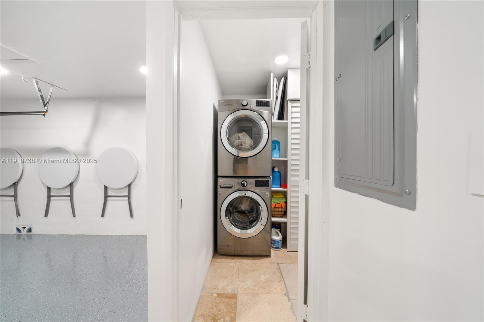 LAKES OF THE MEADOW SEC 4 - Residential Lease