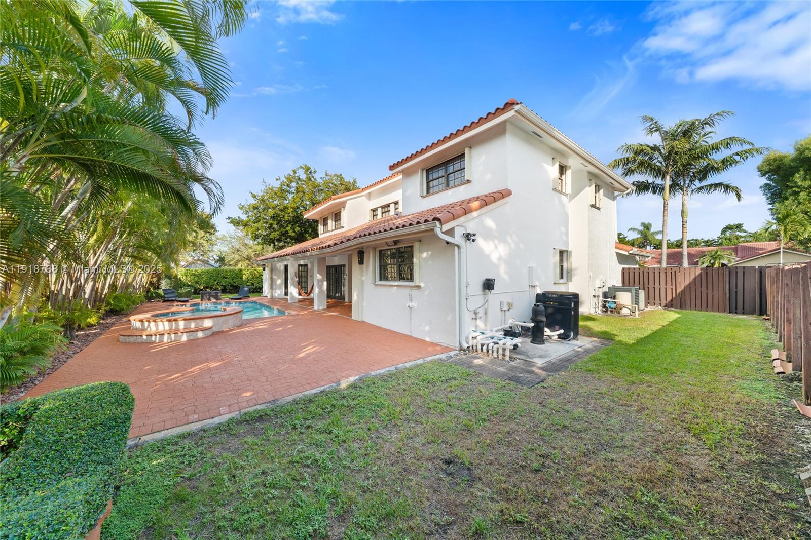 LAKES OF THE MEADOW SEC 4 - Residential Lease