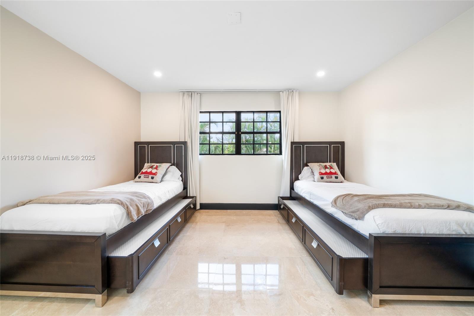 LAKES OF THE MEADOW SEC 4 - Residential Lease