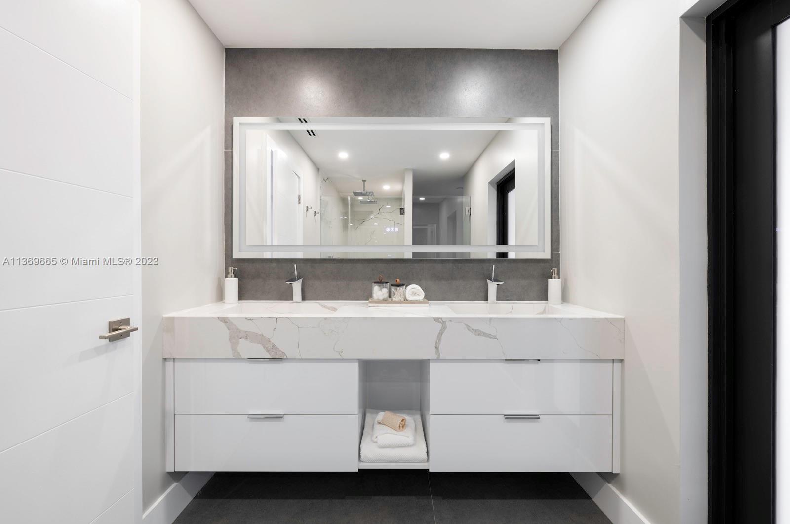 HAMPSHIRE HGTS - Residential