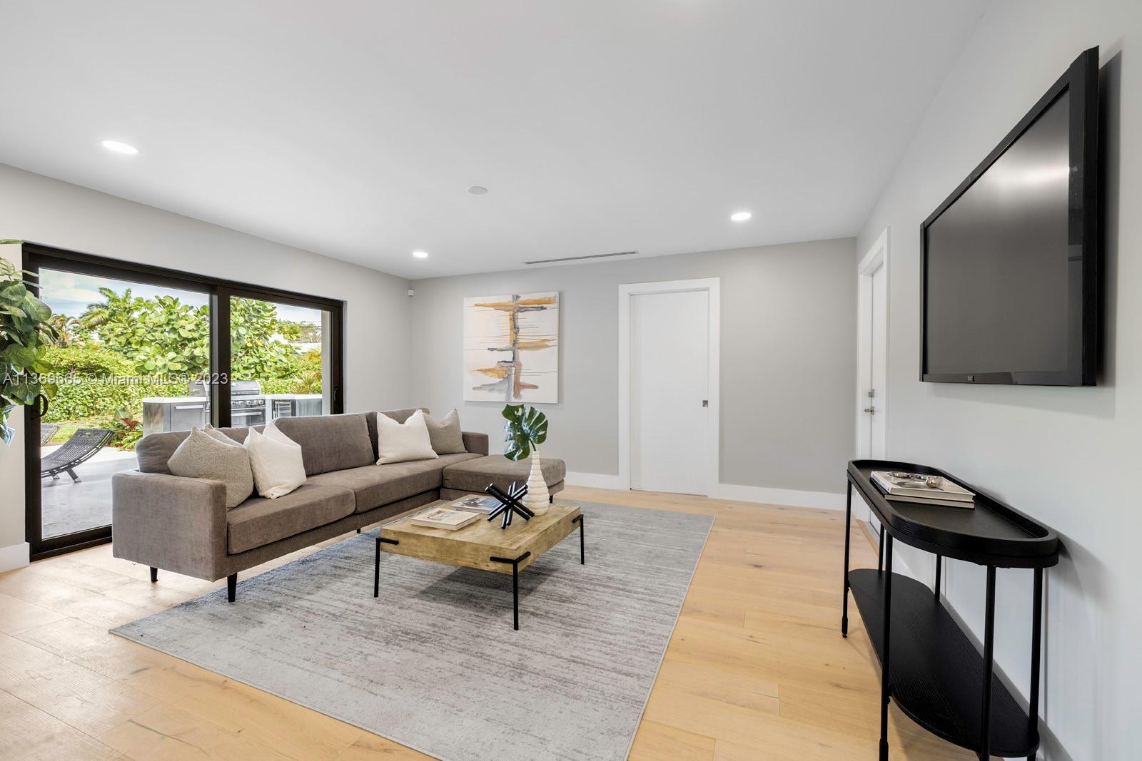 HAMPSHIRE HGTS - Residential