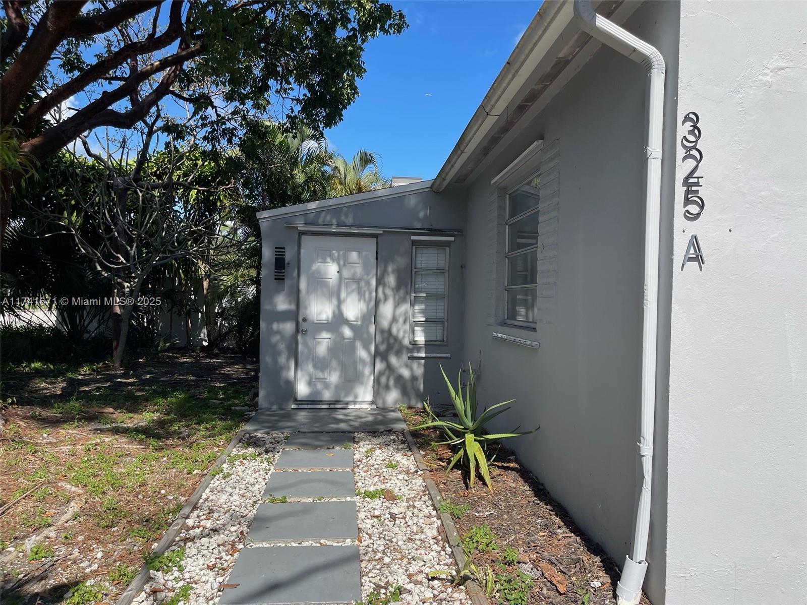 Rental Property at 325 Sw 14th Ct A, Fort Lauderdale, Broward County, Florida - Bedrooms: 2 
Bathrooms: 2  - $2,250 MO.