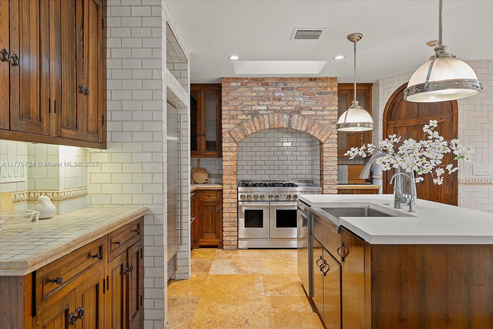 MASHTA ISLAND A REPLAT OF - Residential