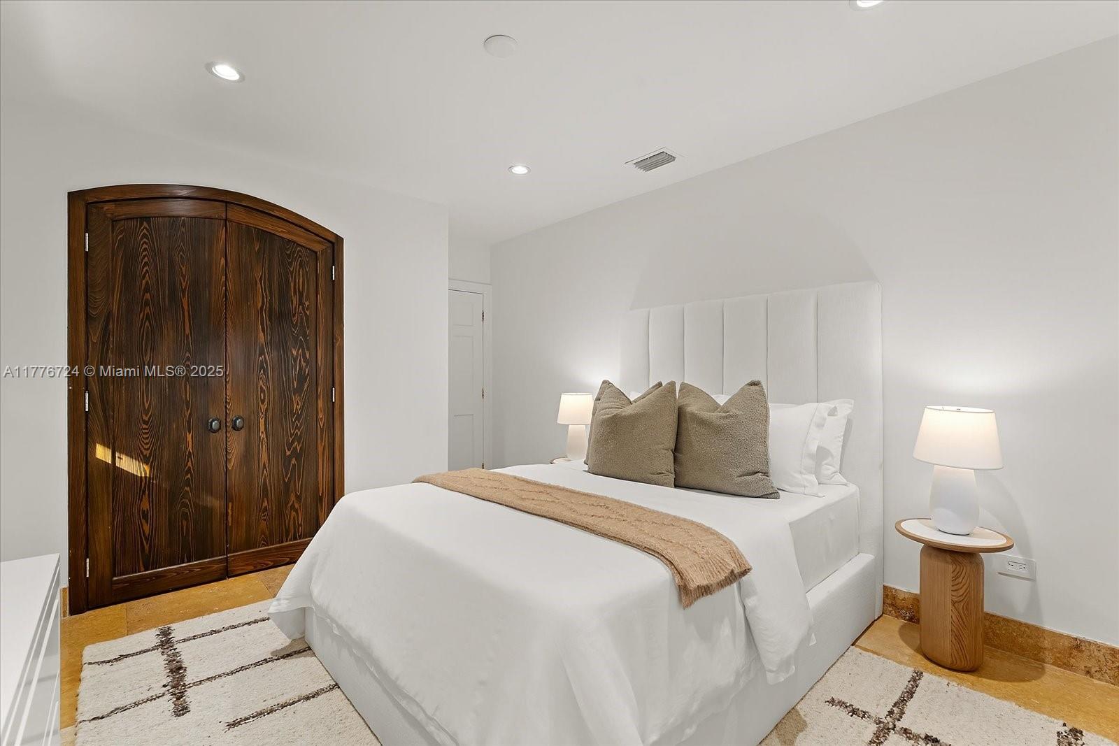 MASHTA ISLAND A REPLAT OF - Residential