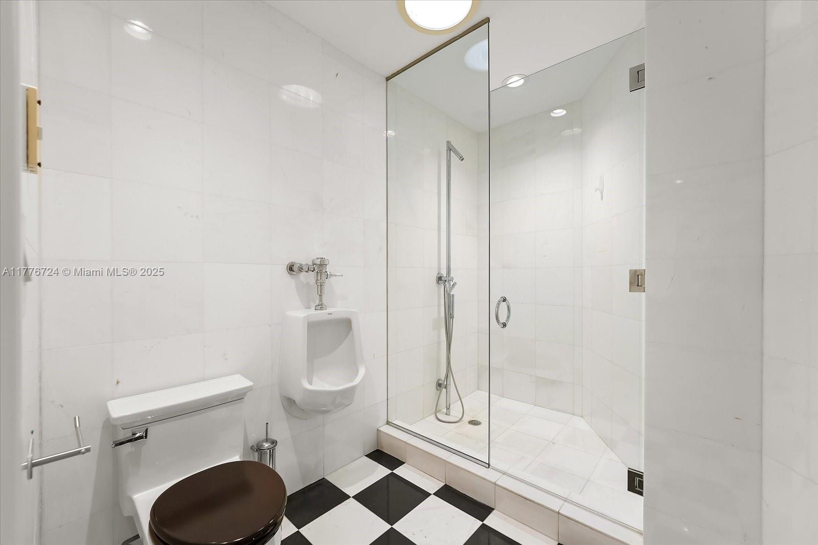 MASHTA ISLAND A REPLAT OF - Residential