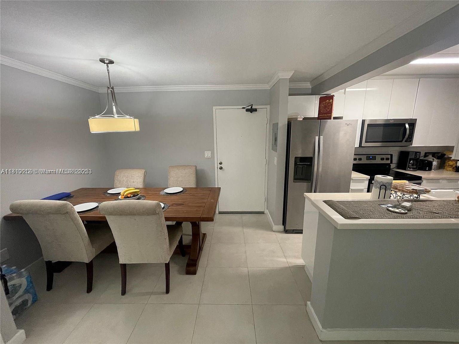 2201 Brickell Ave 16, Miami, Broward County, Florida - 2 Bedrooms  
2 Bathrooms - 