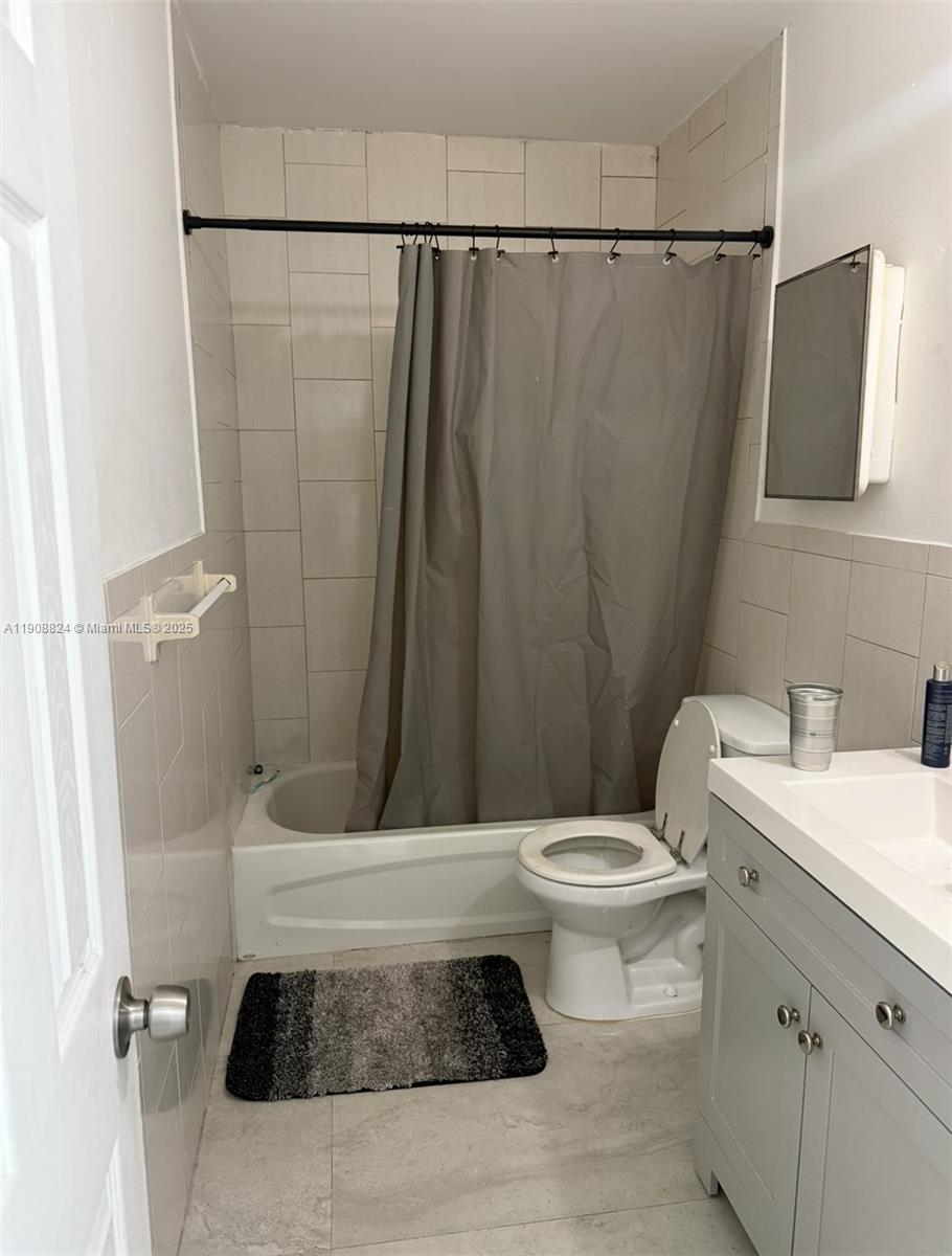 SO MIAMI HEIGHTS ADDN D - Residential Lease