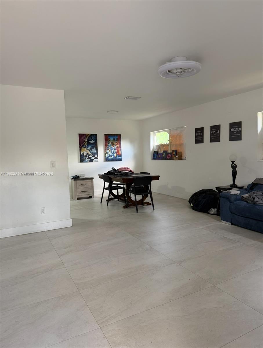 SO MIAMI HEIGHTS ADDN D - Residential Lease