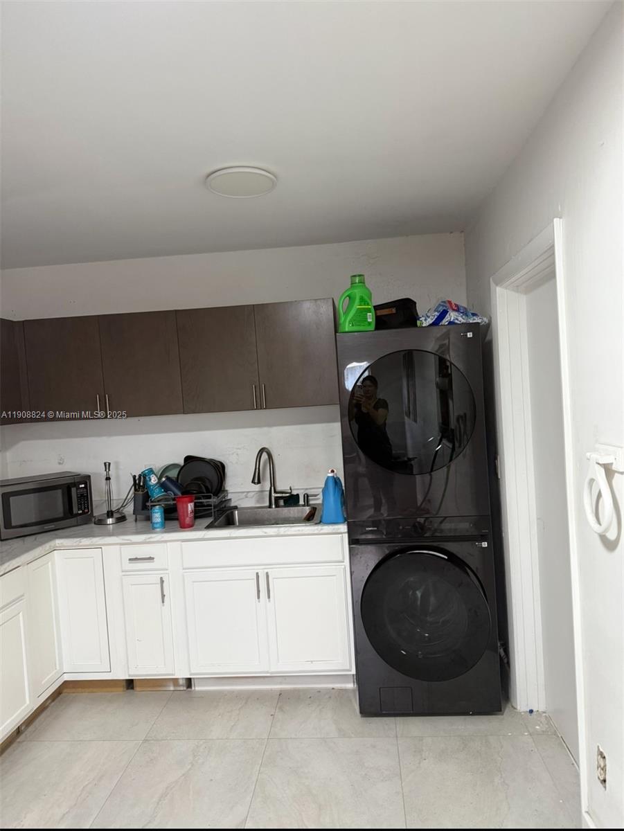 SO MIAMI HEIGHTS ADDN D - Residential Lease