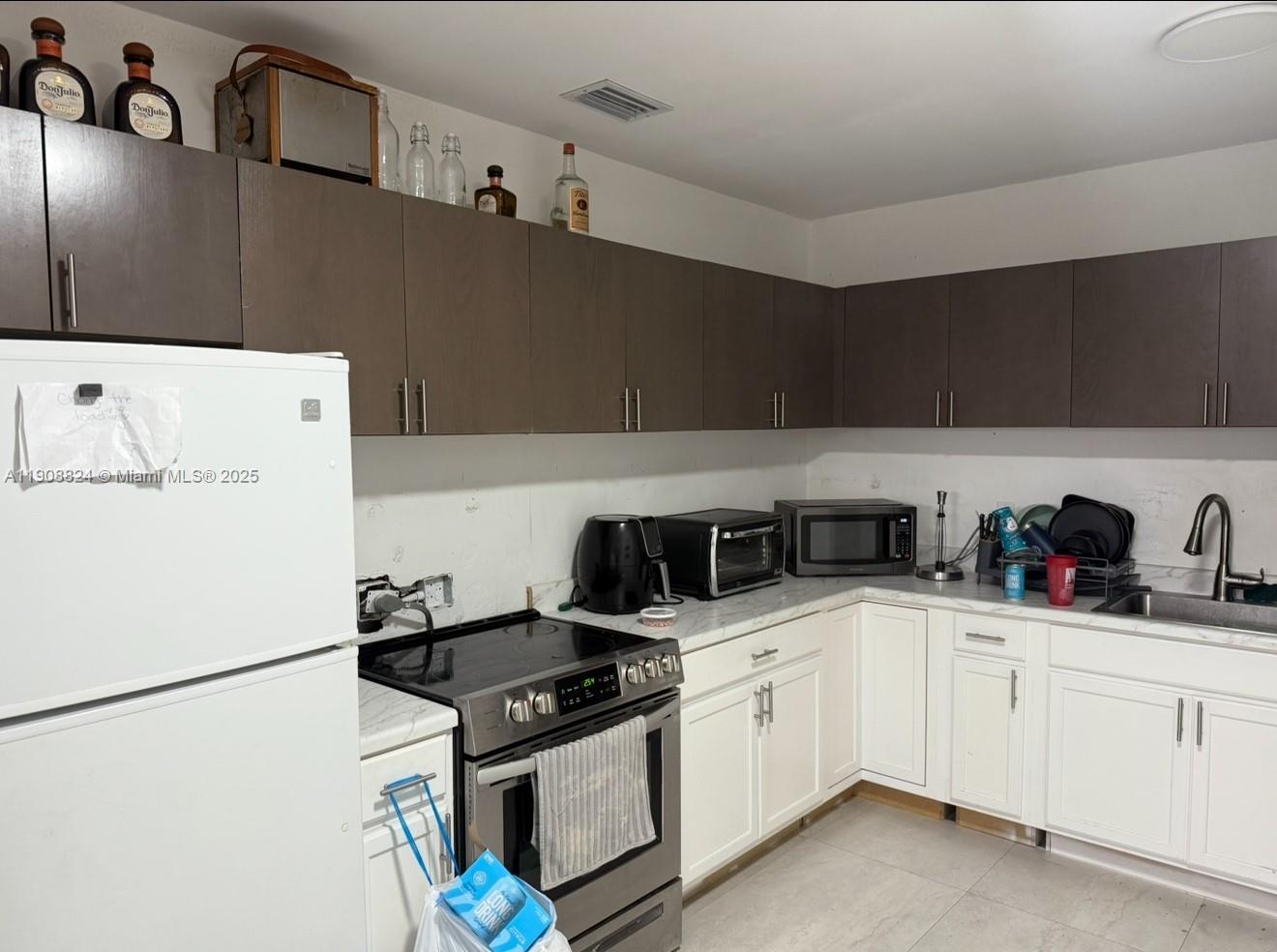 SO MIAMI HEIGHTS ADDN D - Residential Lease