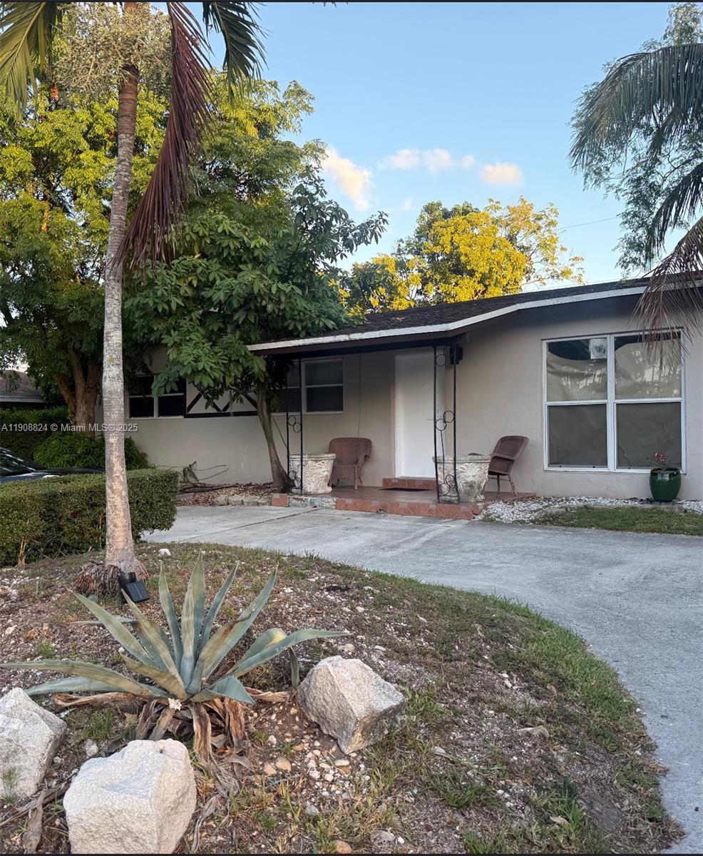 SO MIAMI HEIGHTS ADDN D - Residential Lease