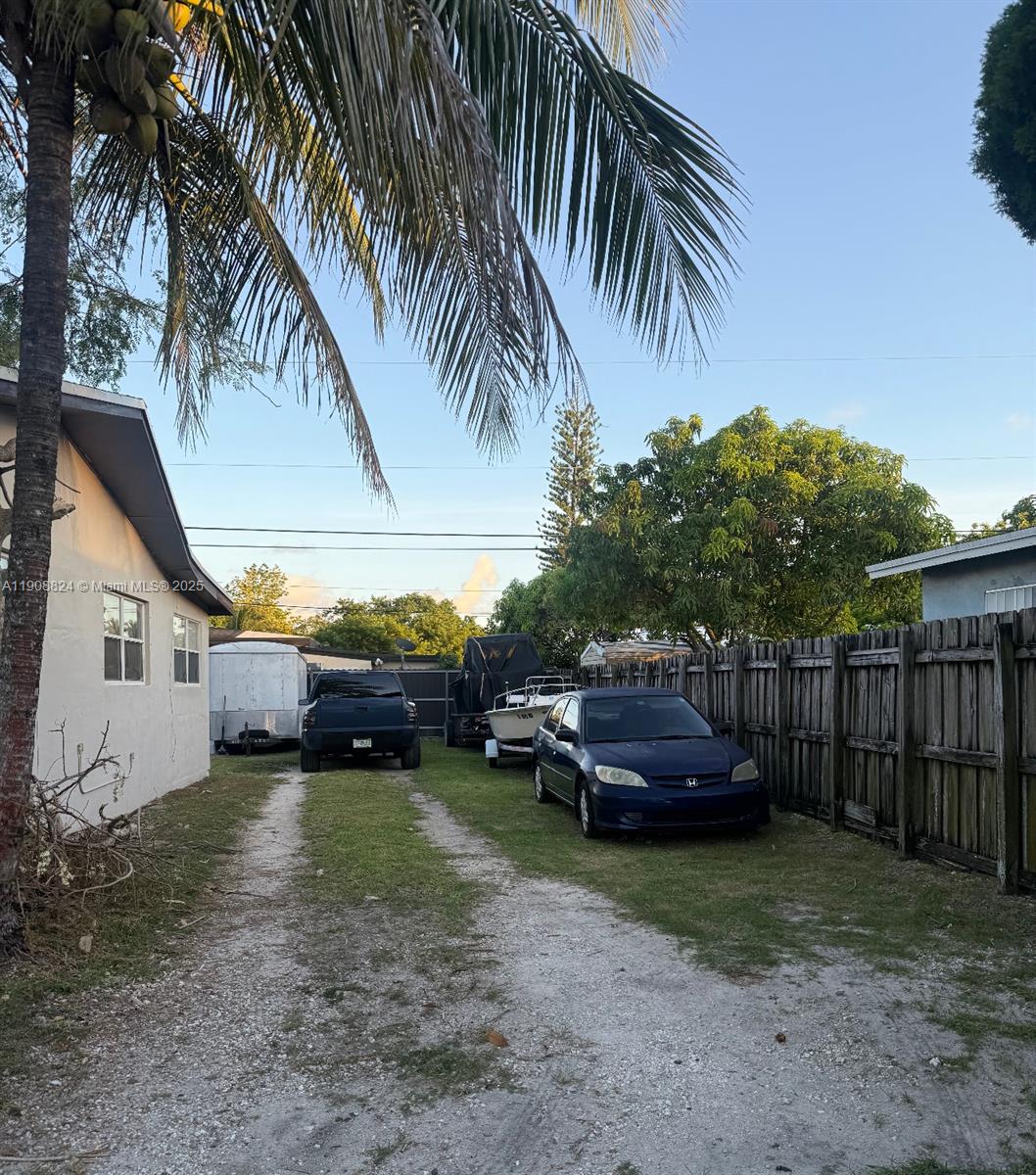 SO MIAMI HEIGHTS ADDN D - Residential Lease