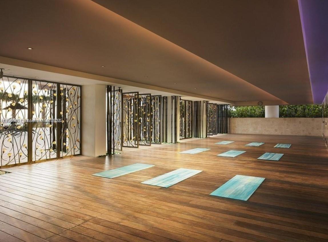 NORTH CARILLON BEACH COND - Residential