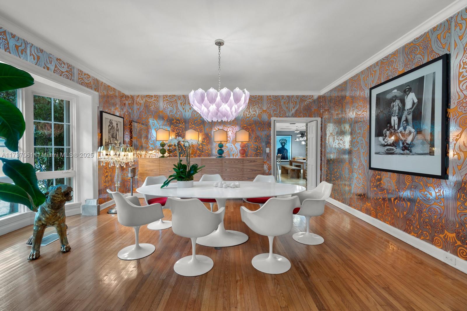 111 E Dilido Dr