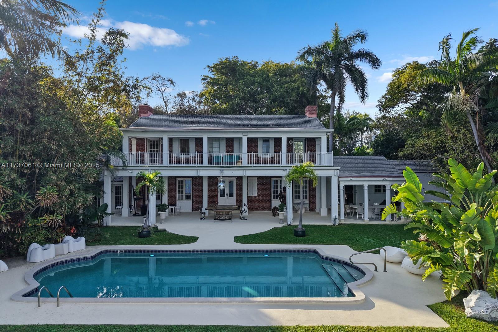 111 E Dilido Dr
