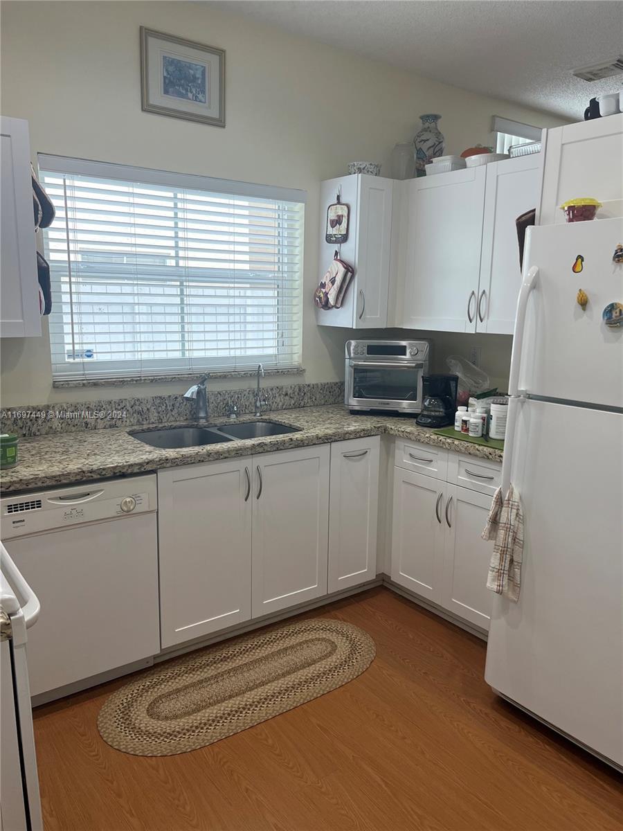 EMERALD POINTE - Residential
