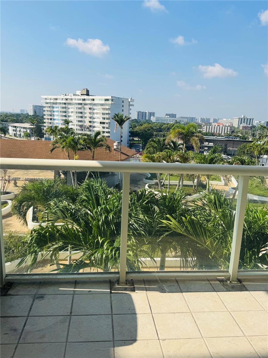 13499 Biscayne Blvd 606