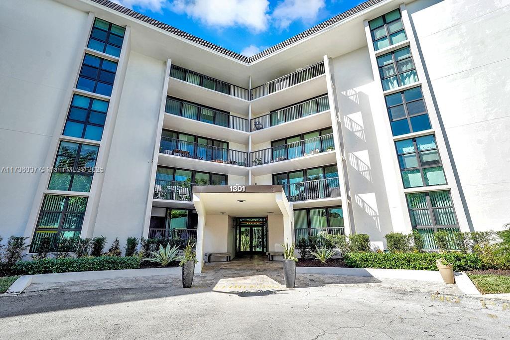 Property for Sale at 1301 River Reach Dr 114, Fort Lauderdale, Broward County, Florida - Bedrooms: 1 
Bathrooms: 2  - $313,000