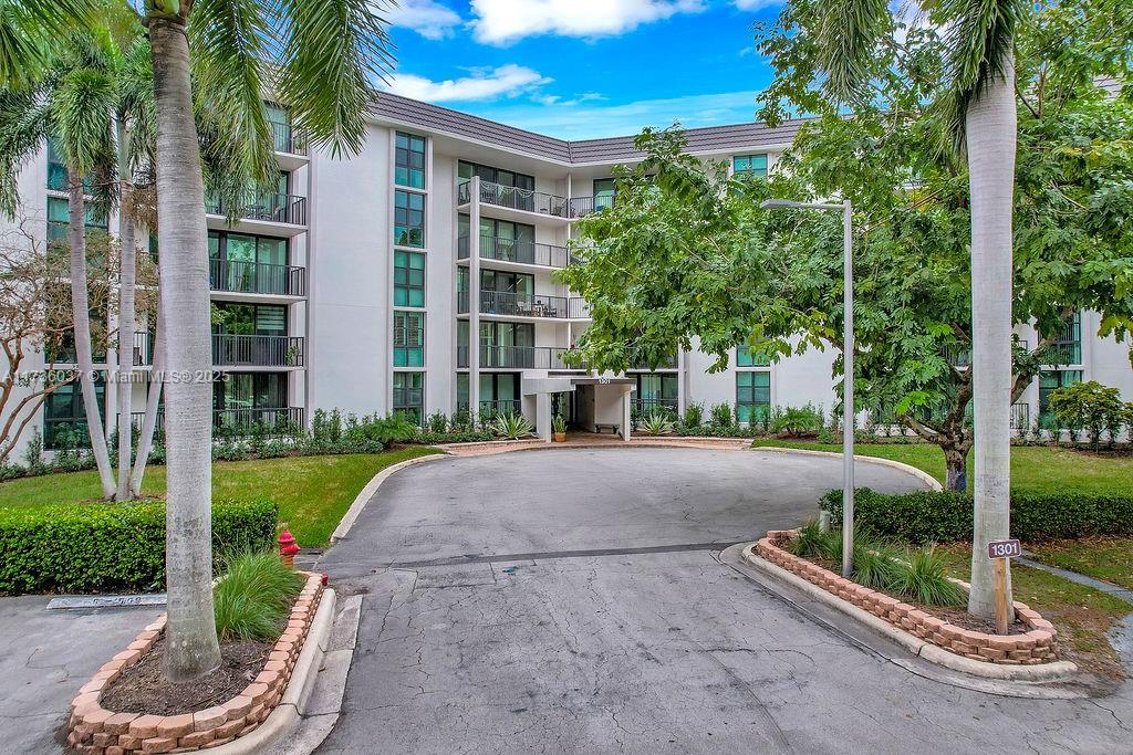 1301 River Reach Dr 114