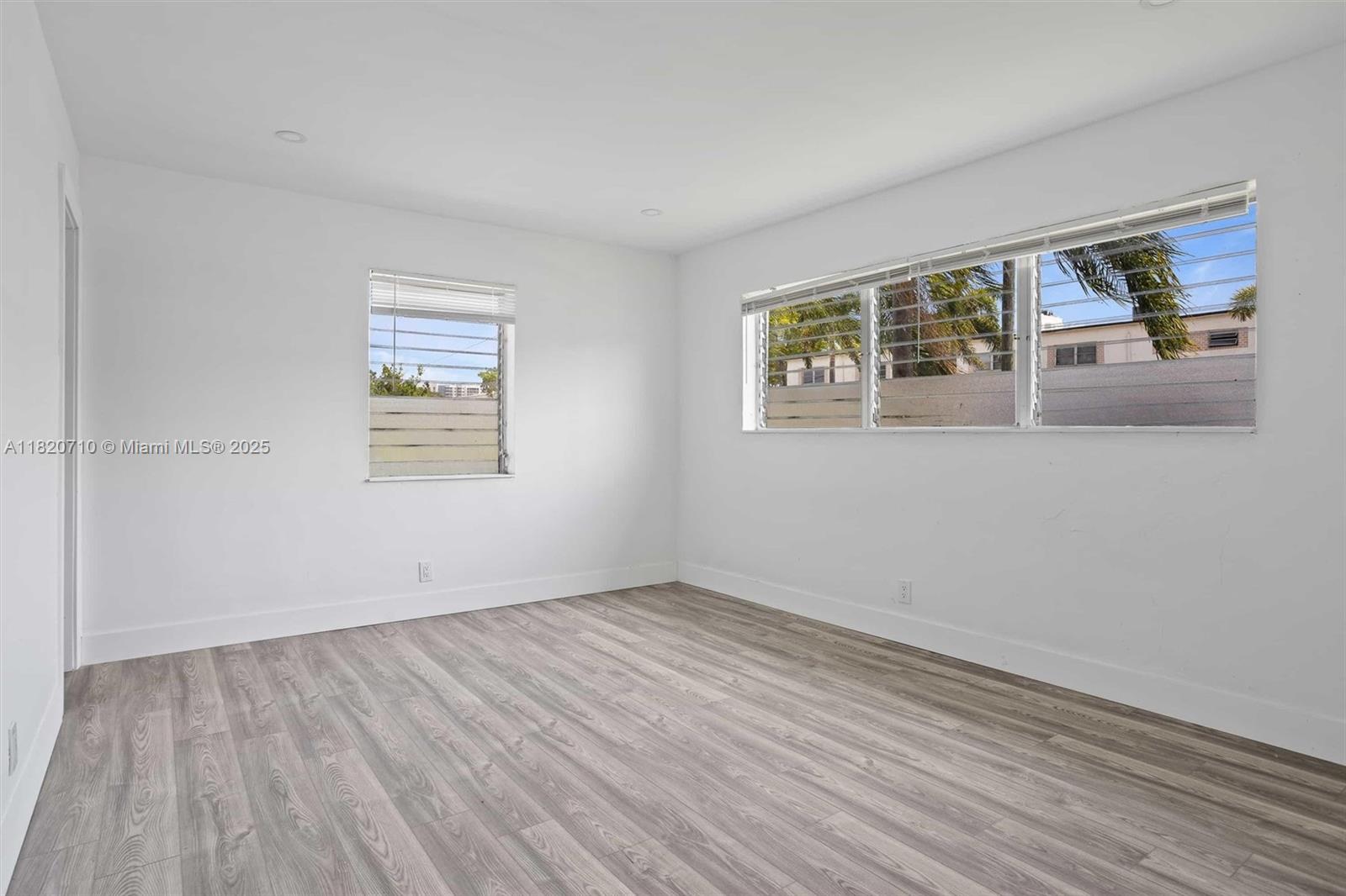 HOLLYWOOD LITTLE RANCHES - Residential Lease