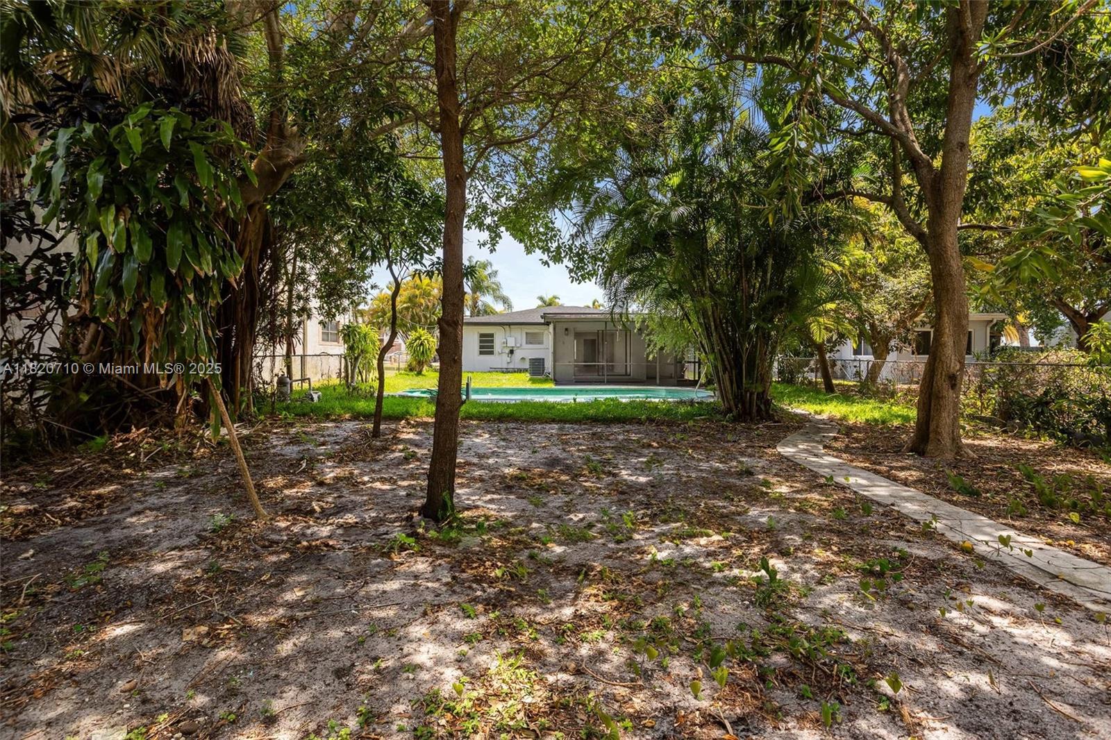 HOLLYWOOD LITTLE RANCHES - Residential Lease