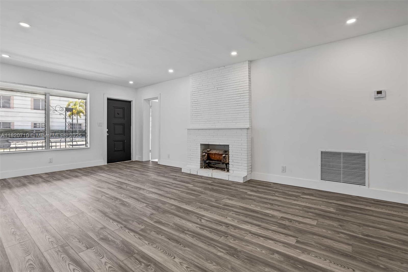 HOLLYWOOD LITTLE RANCHES - Residential Lease