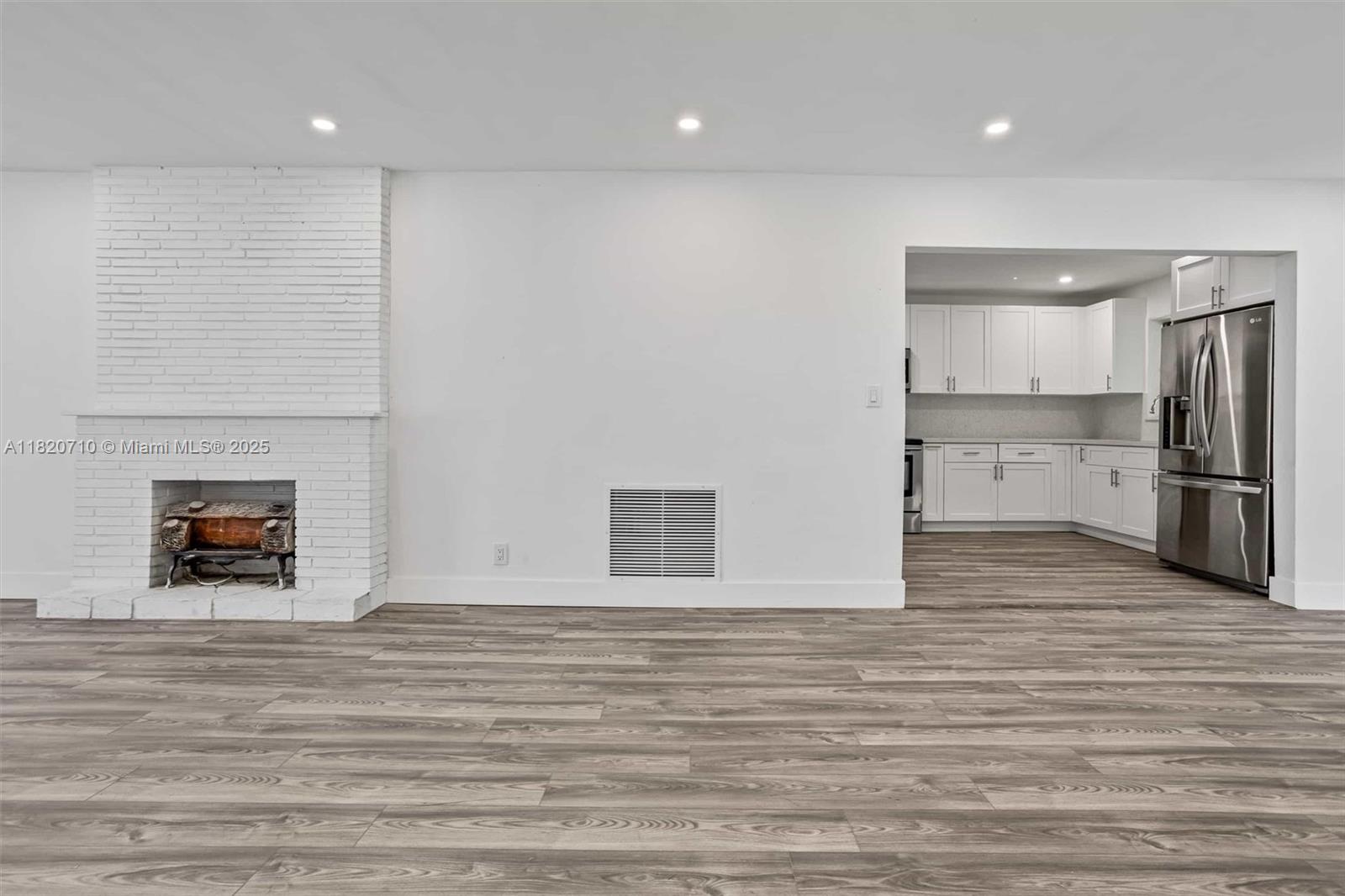 HOLLYWOOD LITTLE RANCHES - Residential Lease