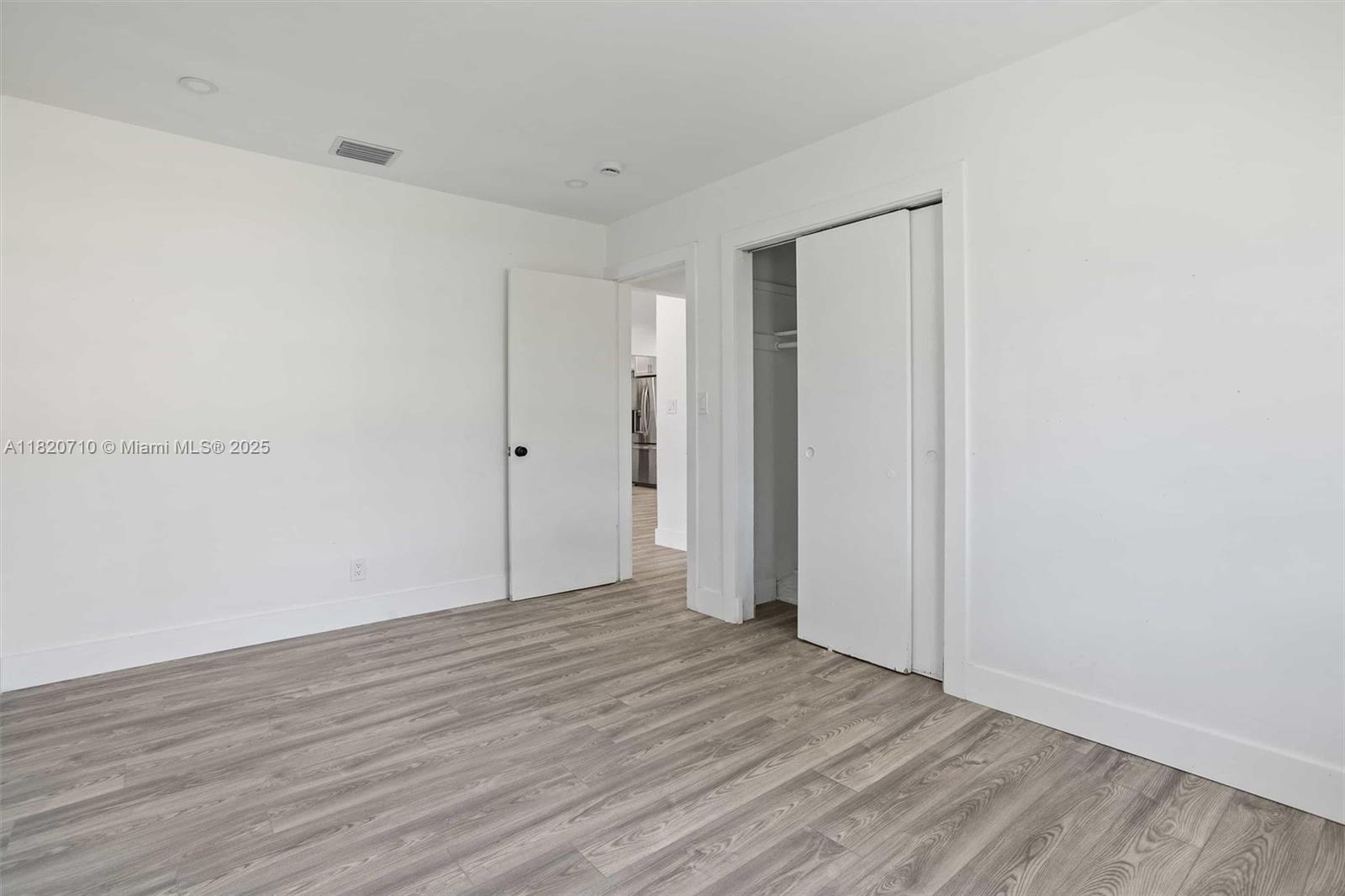 HOLLYWOOD LITTLE RANCHES - Residential Lease