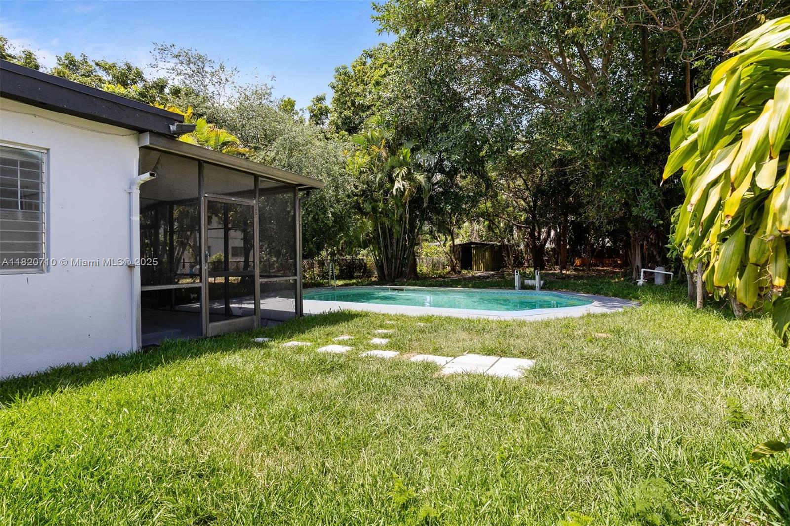 HOLLYWOOD LITTLE RANCHES - Residential Lease
