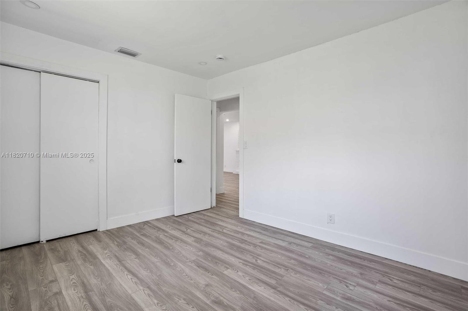 HOLLYWOOD LITTLE RANCHES - Residential Lease